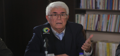 Ev kurteya daxuyaniyên Hesen Şerefî, siyasetmedar û çavdêrê siyasî ye, ku ji zaravê Soranî hatiye wergerandin bo Kurmanciya Latînî: