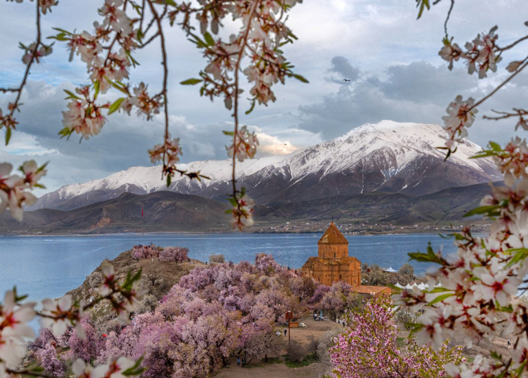 Li Wanê 4emîn Festîvala Kulîlkên Bahîvê ya Akdamarê dest pê dike