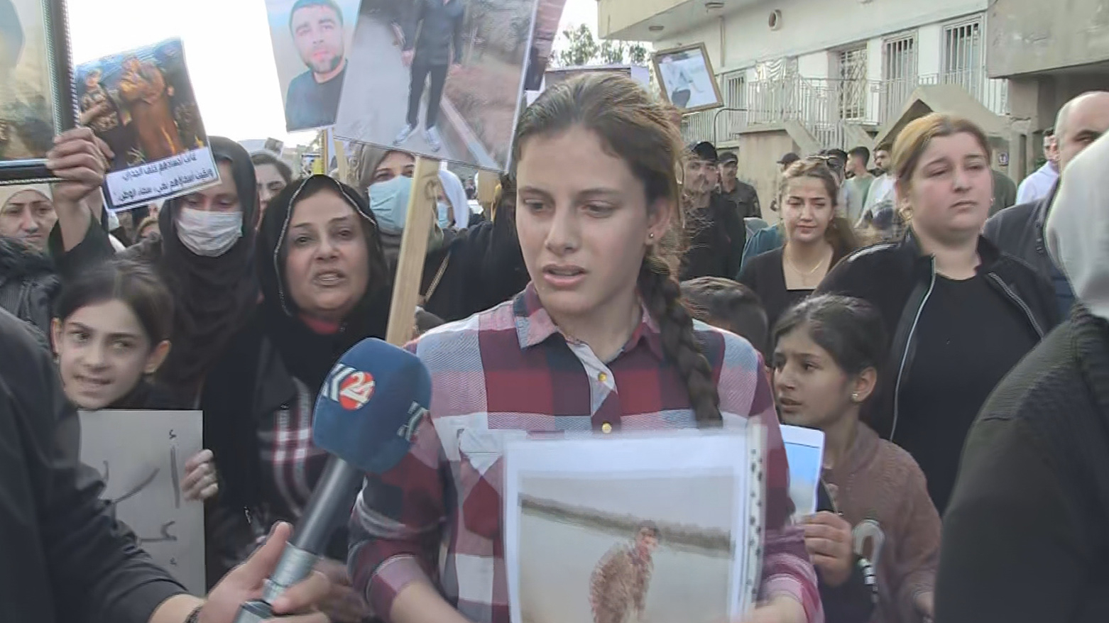 Malbatên dîlgirtiyan li Qamişlo: Heta zarokên me azad nebin em ji qadan naçin