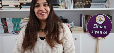 Leyla Çakir: Piştî ku ji mamostetiya Tirkî hat dûrxistin 50 pirtûk wergerandin Kurdî