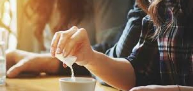 المُحليات الصناعية تحت المجهر... آثارها السلبية قد تمتد عبر الأجيال