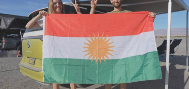 Taylor ji bo evîna Zervan fêrî Kurdî bû: Mala wan mînîbusek e