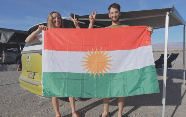 Taylor ji bo evîna Zervan fêrî Kurdî bû: Mala wan mînîbusek e