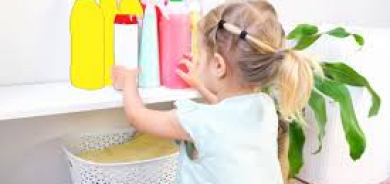 «المنظفات المنزلية»... خطر صامت يهدد حياة الأطفال في سن الخامسة أو أقل