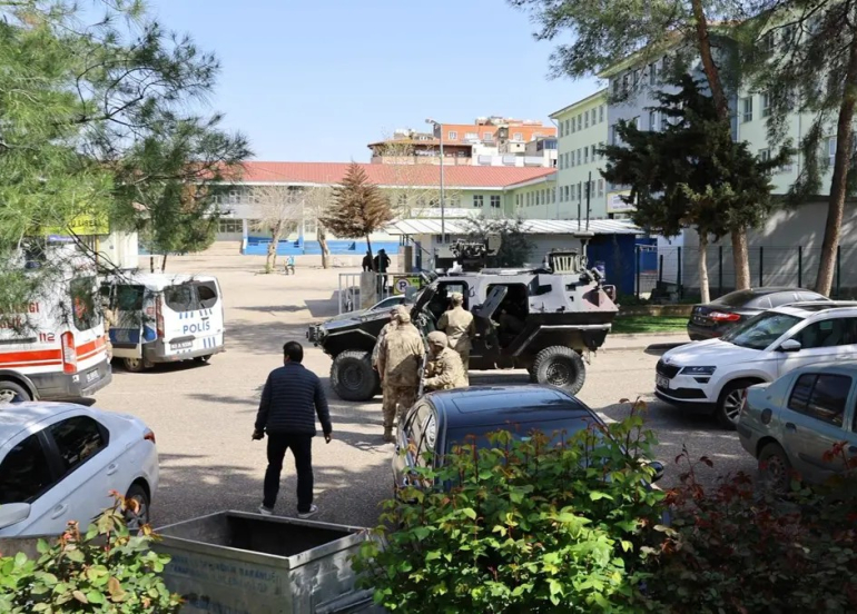 Li dibistana Amadeyî ya Rihayê êrîşa çekdarî: 16 birîndar