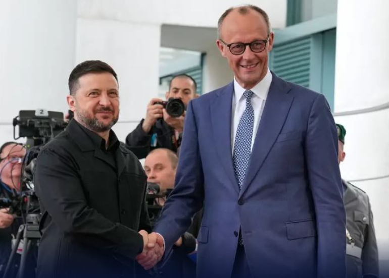 Russia Gains as Middle East Crisis Distracts From Ukraine, German Defense Minister Warns