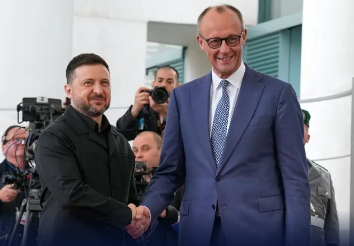 Russia Gains as Middle East Crisis Distracts From Ukraine, German Defense Minister Warns