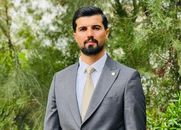 تاوانی جەنگ لە ژێر پۆشاکی پزیشکیدا؛ بۆچی نەخۆشخانەکان دەرگایان بەڕووی غەزەل دا داخست؟