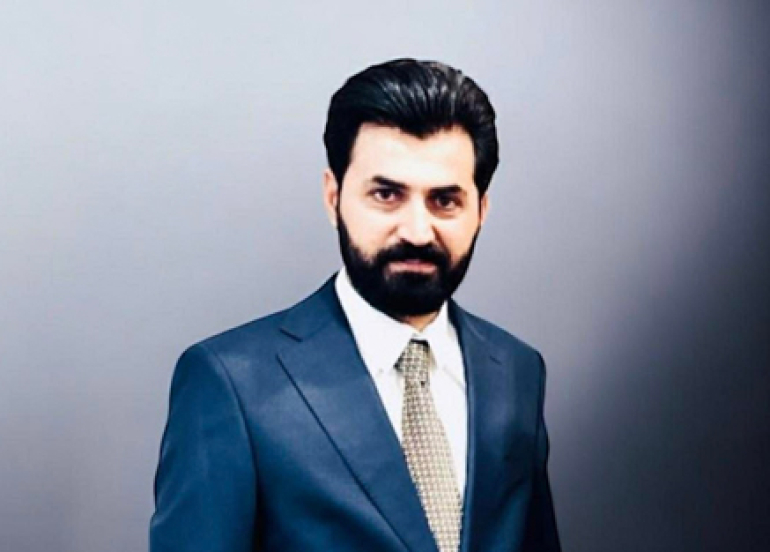 کاتێک تاجەکان دەفرۆشرێن؛ نەتەوە لە نێوان بازرگانیی سیاسی و خۆکوشتنی ئەخلاقیدا.