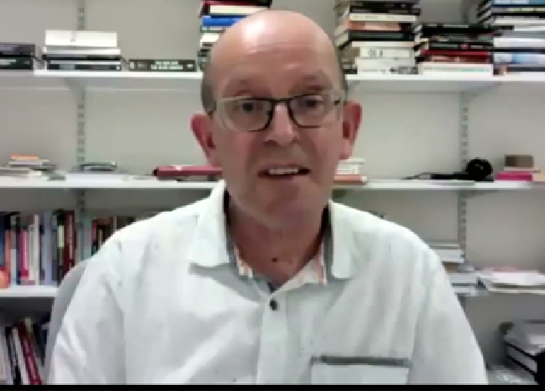 د. ڤینسێنت دوراك  پسپۆڕ لە سیاسەتی هاوچەرخی ڕۆژهەڵاتی ناوەڕاست بۆ گوڵان:     ئەگەر عێراق زیاتر لە ململانێی ناوچەكەوە بگلێت كاریگەریی زۆر مەترسیدار لەسەر ئابووریی خۆی دروست دەكات