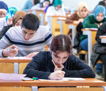 ڕێكارەكانی ئامادەكردنی قوتابیان بۆ پێشوازی لە تاقیكردنەوەكان لە دیدی پەروەردەكاراندا