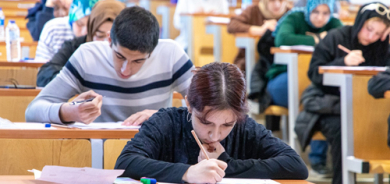 ڕێكارەكانی ئامادەكردنی قوتابیان بۆ پێشوازی لە تاقیكردنەوەكان لە دیدی پەروەردەكاراندا