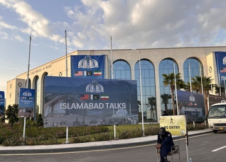 سەرچاوە پاکستانییەکان: دوو فڕۆکە بە هەڵگری شاندێکی ئەمریکا گەیشتنە ئیسلام ئاباد بۆ وتووێژ لەگەڵ ئێران