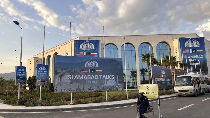 سەرچاوە پاکستانییەکان: دوو فڕۆکە بە هەڵگری شاندێکی ئەمریکا گەیشتنە ئیسلام ئاباد بۆ وتووێژ لەگەڵ ئێران