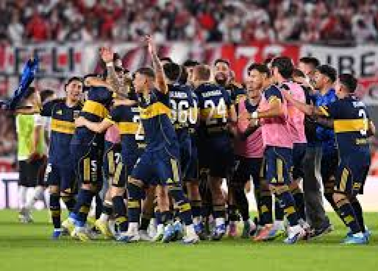 كلاسيكو الأرجنتين: ريفر بليت يسقط على أرضه أمام بوكا جونيورز