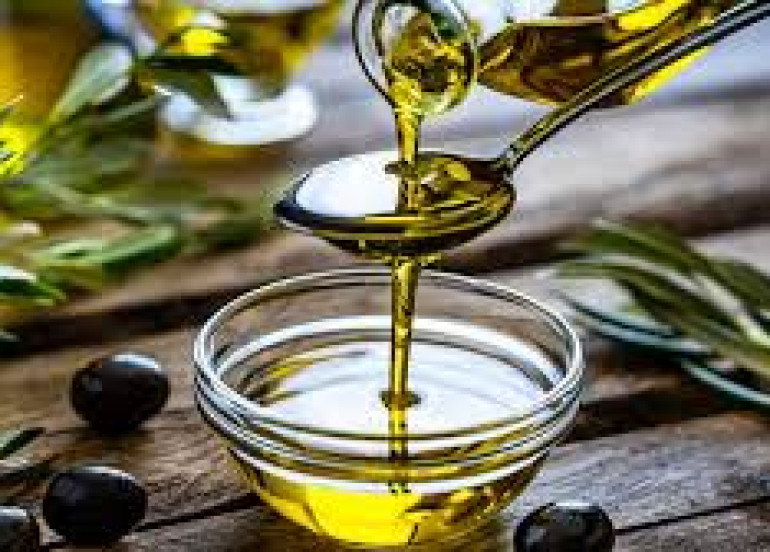 فوائد تناول زيت الزيتون يومياً لمرضى القلب