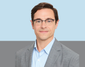 Profesör Dov Waxman, pisporê stratejiya Amerîkayê li Rojhilata Navîn ji bo Gulan: Hewldana Herêma Kurdistanê bo parastina hevsengiyê di navbera çend cemserên dijber de û di jîngeheke polarîzekirî de karekî hêsan nîn e.