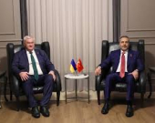 أوكرانيا تطلب من تركيا عقد لقاء بين بوتين وزيلينسكي