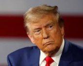 ترمب يدافع عن استراتيجيته ضد إيران ويصف منتقديه بـ«الخونة»