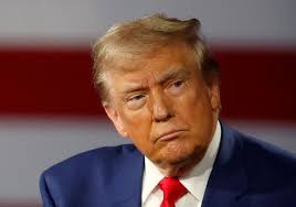 ترمب يدافع عن استراتيجيته ضد إيران ويصف منتقديه بـ«الخونة»