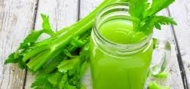 عصير الكرفس: هل يساعد فعلاً في خفض ضغط الدم؟