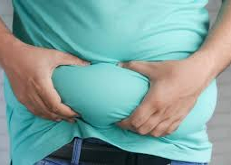 كيف تتراكم الدهون الحشوية؟ 4 أسباب يومية غير متوقعة