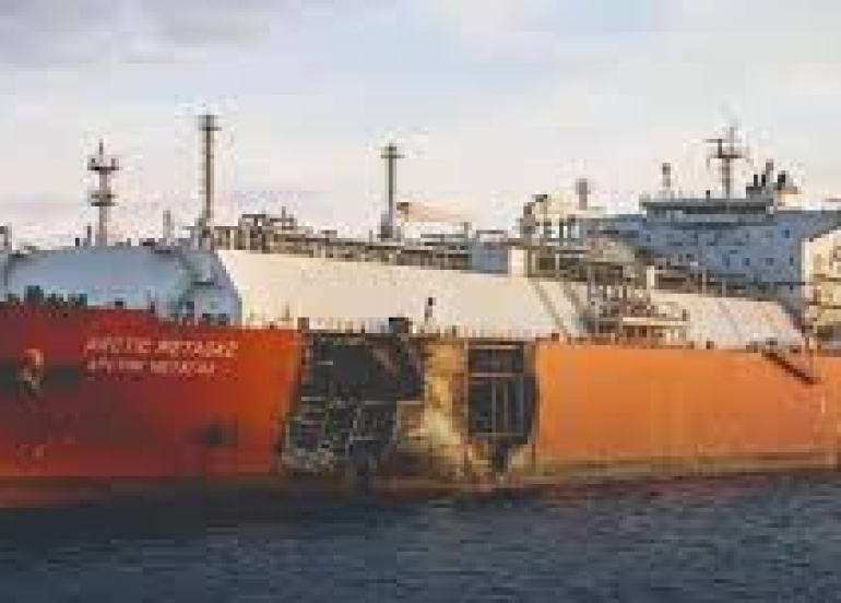 تحذيرات في ليبيا بعد خروج ناقلة الغاز الروسية عن السيطرة