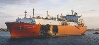 تحذيرات في ليبيا بعد خروج ناقلة الغاز الروسية عن السيطرة