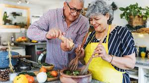 الطبخ المنزلي... وقاية من الخرف لدى كبار السن