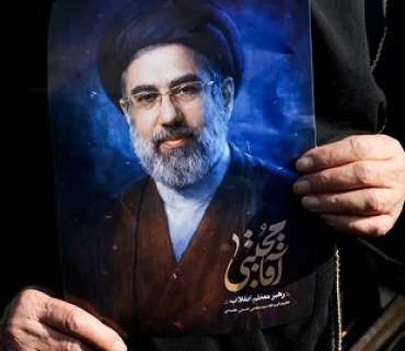 تقرير يرصد حالة مجتبى خامنئي الصحية.. من 