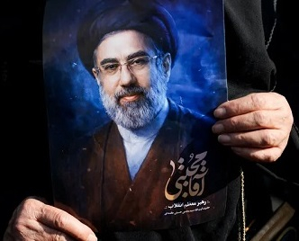 تقرير يرصد حالة مجتبى خامنئي الصحية.. من 