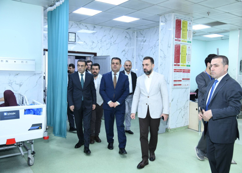 Wezîrê Tenduristiyê bi nûnertî û spardeya Mesrûr Barzanî serdana birîndarên Kerkûkê kir