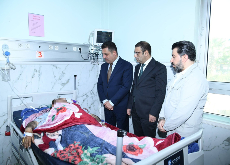 ممثلاً عن رئيس الحكومة مسرور بارزاني.. وزير الصحة يتفقد جرحى حادث كركوك في مشفى طوارئ غرب أربيل