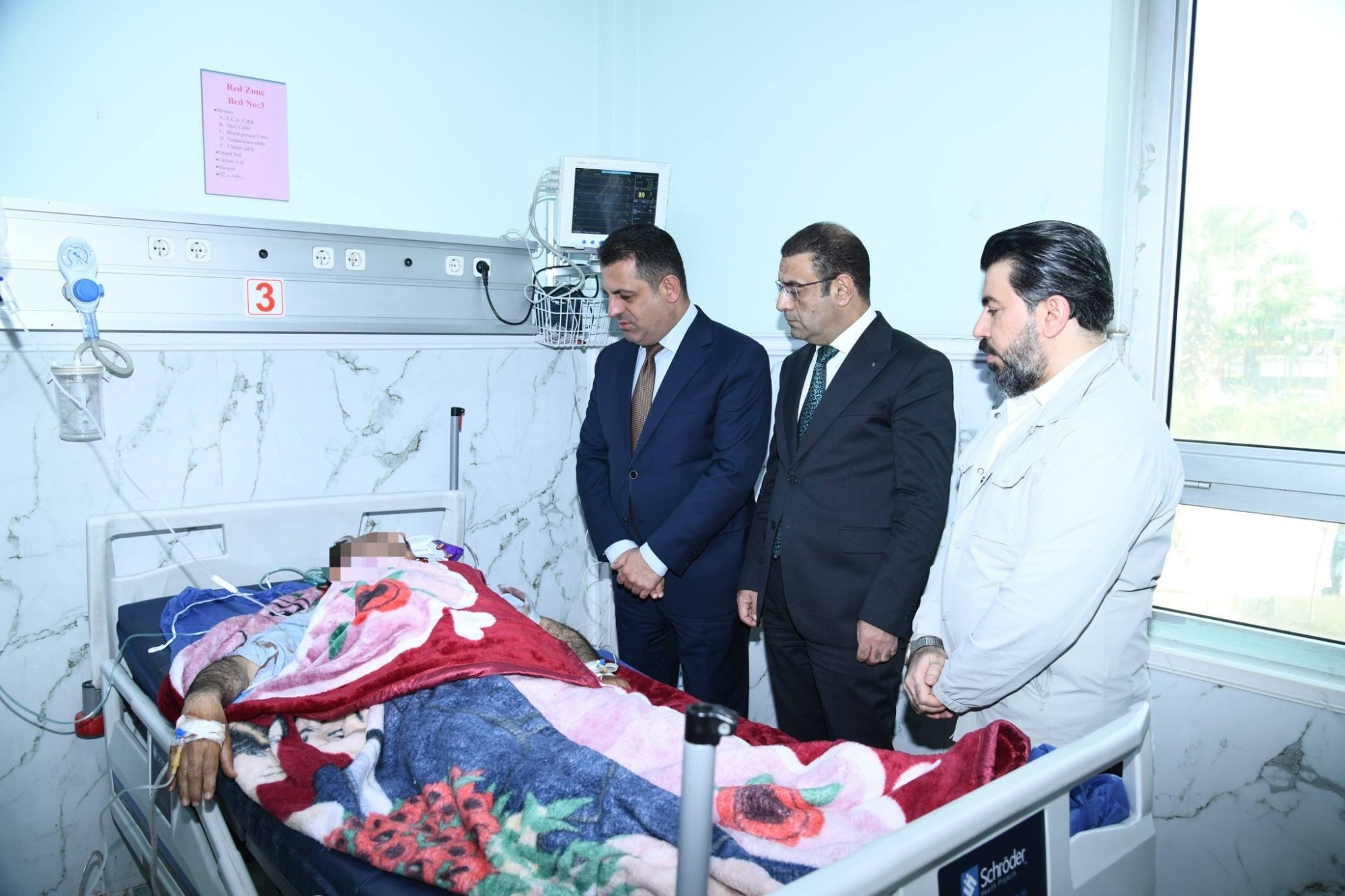 ممثلاً عن رئيس الحكومة مسرور بارزاني.. وزير الصحة يتفقد جرحى حادث كركوك في مشفى طوارئ غرب أربيل