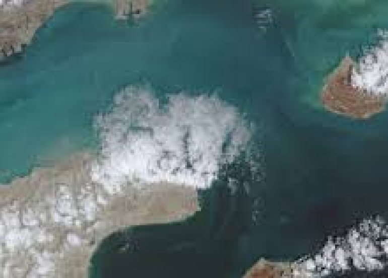 إيران تقايض فتح هرمز برفع الحصار