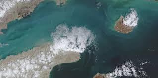 إيران تقايض فتح هرمز برفع الحصار