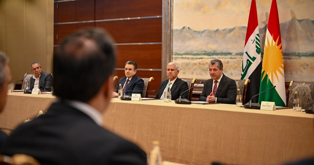 رئيس الحكومة يشيد بدور مستثمري كوردستان في الارتقاء بالواقع الاقتصادي وتنشيط الحركة التجارية في الإقليم