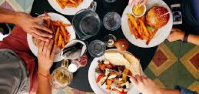 هل البطاطس «المسروقة» من طبق شخص آخر طعمها أفضل فعلاً؟