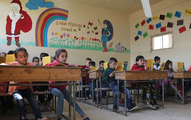 ROJAVA - Guhertina sîstema perwerdeyê: Zimanê Kurdî dê bibe derseke vebijêrkî?