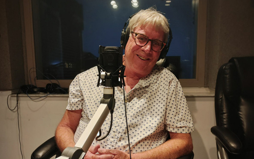 Richard W. Coughlin, mamosteyê zanistên siyasî ye li Zanîngeha «Florida Gulf Coast». Ew dersên têkiliyên derve yên Amerîkayê û ewlehiya navdewletî dide. Lêkolînên wî di kovarên zanistî yên cîhanî de bûne çavkaniyeke pêbawer ji bo lêkolîner û pisporên warê