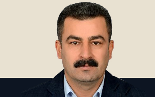 کاتێک بیرمەندێک دەمرێت، کۆمەڵگە خۆی دەردەخات