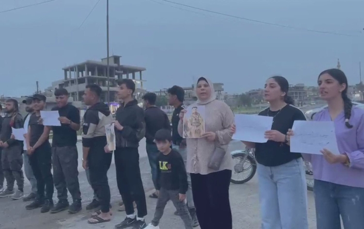 Li Rojavayê Kurdistanê ji bo berdana dîlan xwenîşandan hatin lidarxistin