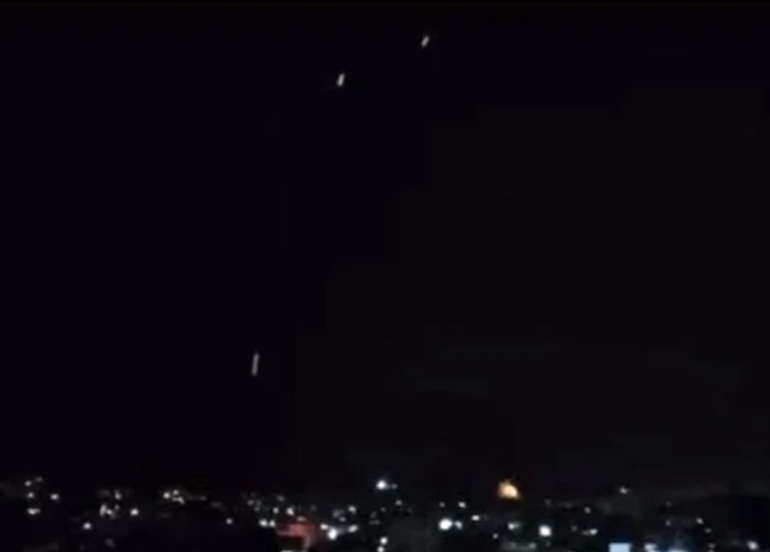 Urdinê depoyên madeyên hişbir li başûrê Sûriyeyê bombebaran kirin