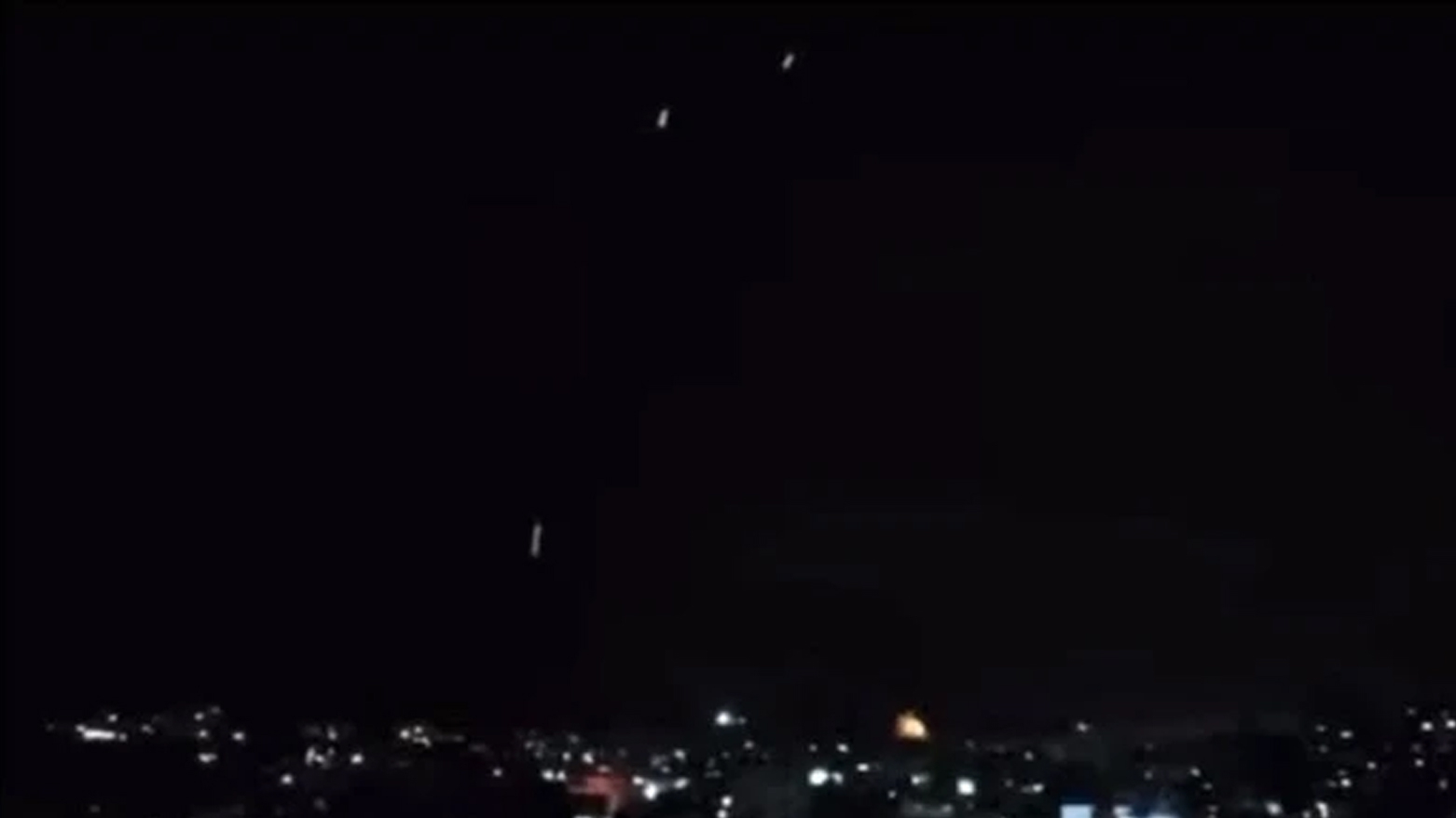 Urdinê depoyên madeyên hişbir li başûrê Sûriyeyê bombebaran kirin