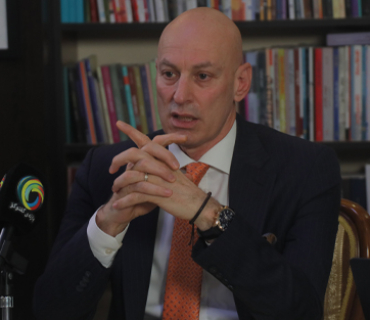حەمدی شەنگالی  جێگری بەڕێوەبەری كۆمپانیای سۆمۆ :     عەقڵییەتێكی سیاسی  لە بەغدا دەیەوێت بە هەر نرخێك بێت مێژوو بۆ دواوە بگێڕێتەوە و دەسەڵاتە دەستوورییەكانی هەرێم  زەوت بكات