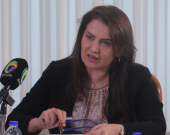 د. خەزال عوزێر هۆستانی  بەڕێوەبەری گشتیی كاروباری ئابووری و گرێبەستەكان  لە وەزارەتی سامانە سرووشتییەكان:     بەبێ ناوهێنانی خاكی كوردستان مێژووی وزە لە ناوچەكەدا ناتەواو دەبێت چونكە یەكەم بیری نەوتی تەواوی ڕۆژهەڵاتی ناوەڕاست لەم خاكەدا لێدراوە