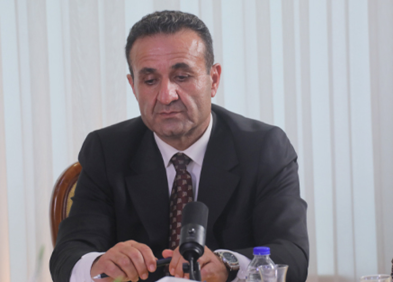 عیماد تەها مزووری ئەندامی بازنەی گفتوگۆ:     جیهان كەوتووەتە ناو شەڕێكی قورسی وزە و بازرگانی و بەرزكردنەوەی بێوێنەی باجە گومرگییەكان