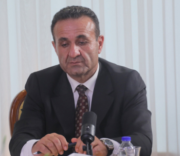 عیماد تەها مزووری ئەندامی بازنەی گفتوگۆ:     جیهان كەوتووەتە ناو شەڕێكی قورسی وزە و بازرگانی و بەرزكردنەوەی بێوێنەی باجە گومرگییەكان