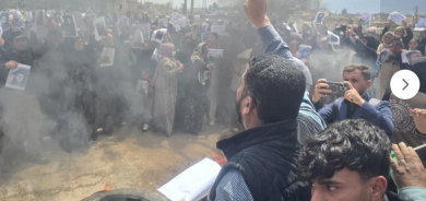 Li Hesekê malbatên girtiyên di destê hikûmeta Ehmed Şera de xwepêşandan kirin
