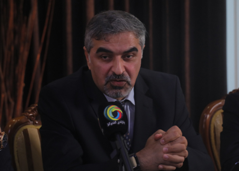 كەریم پەرویزی  سیاسەتمەدار و چاودێری سیاسی:     نەبوونی یاسایەكی نەوت و گازی هاوچەرخ لە عێراقدا گەورەترین بەربەستە لەبەردەم بونیادنانی نیشتمان و ڕاكێشانی كۆمپانیا گەورەكانی جیهانی بۆ ناو ئابووریی هەرێمی كوردستان
